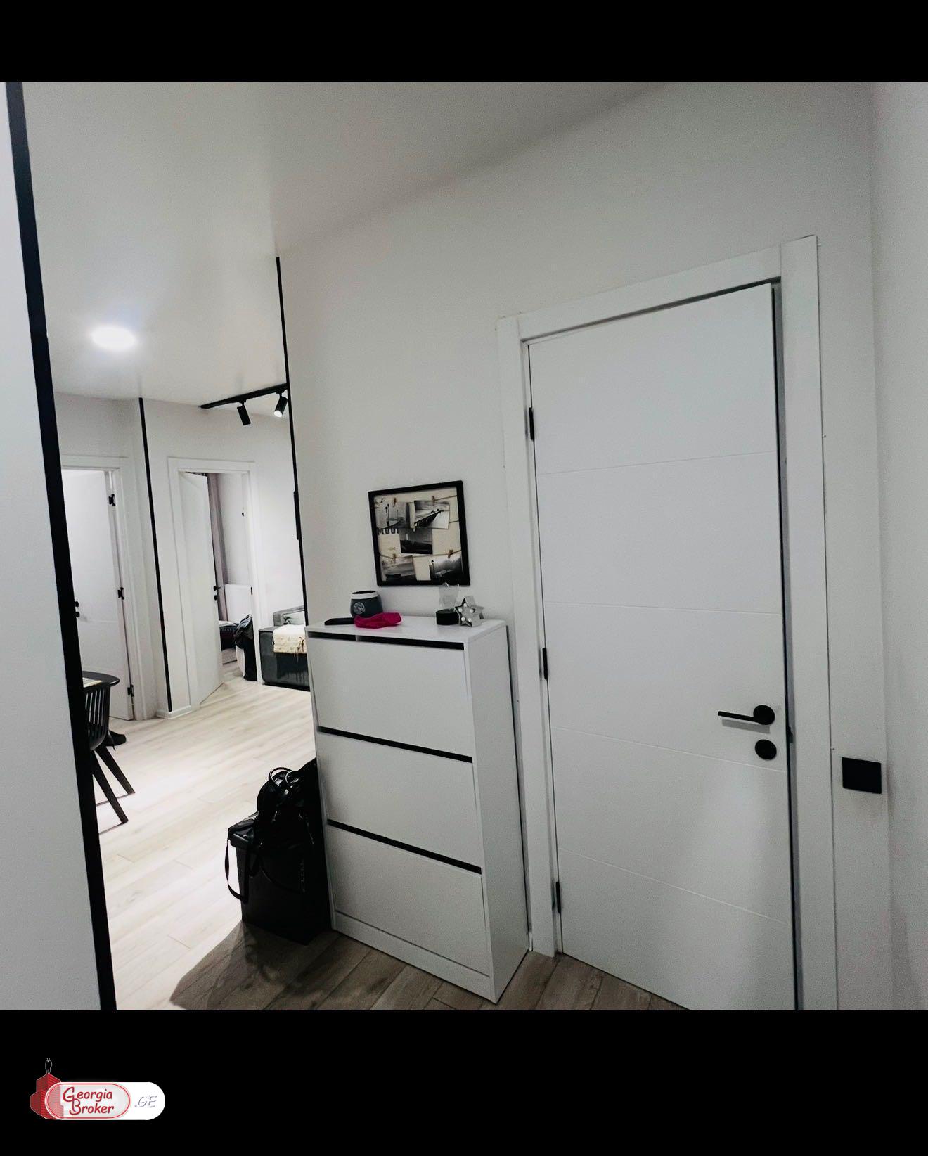 продается квартира с новым ремонтом 3-комнаты