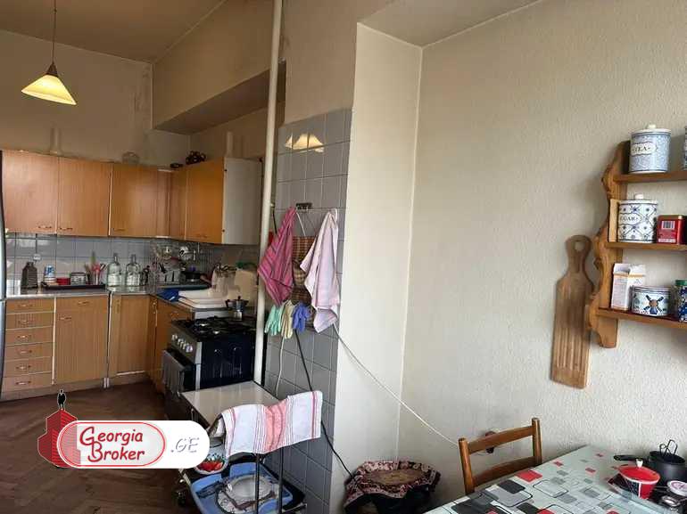 продается квартира с новым ремонтом 5-комнат