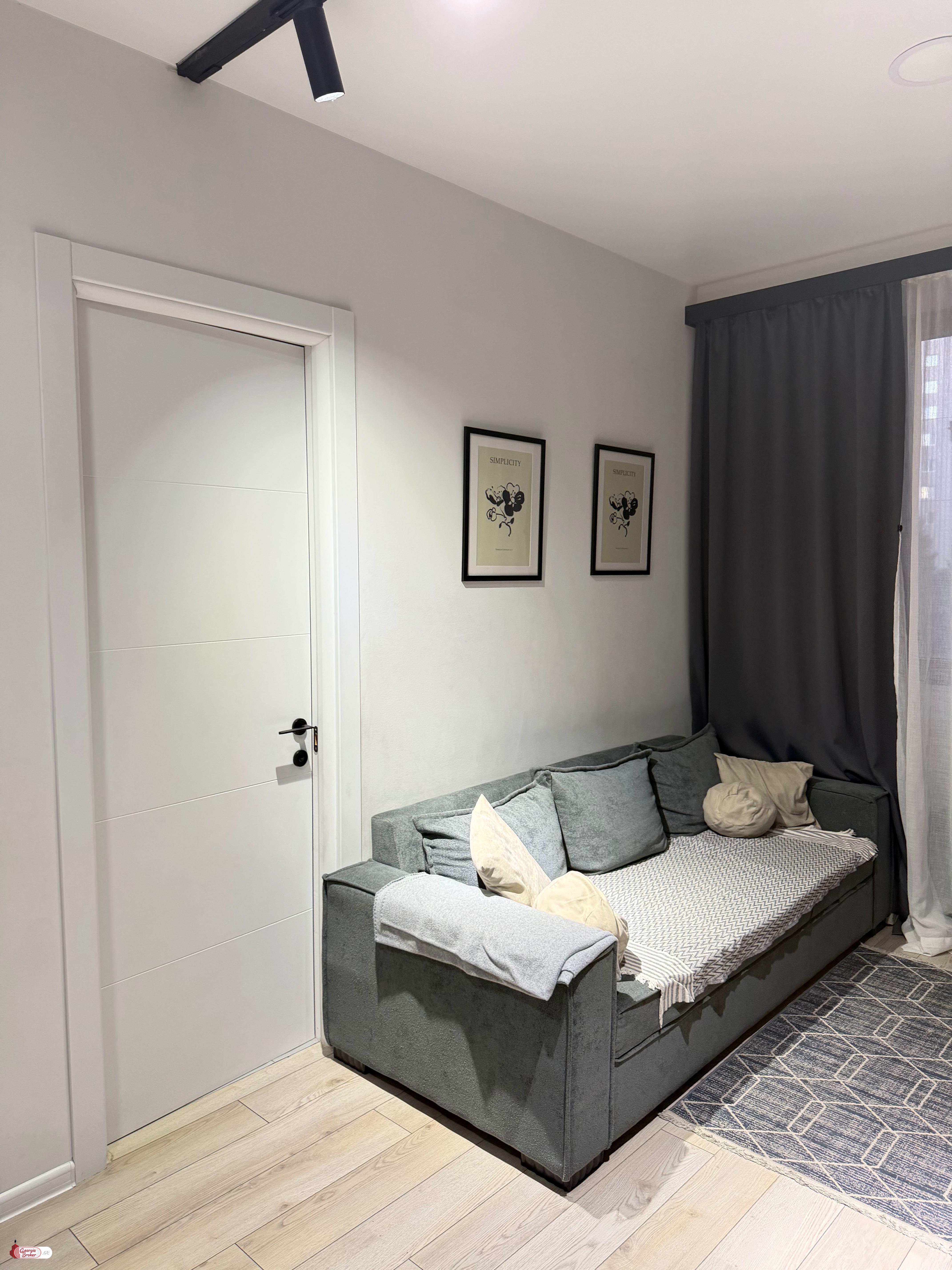 продается квартира с новым ремонтом 3-комнаты