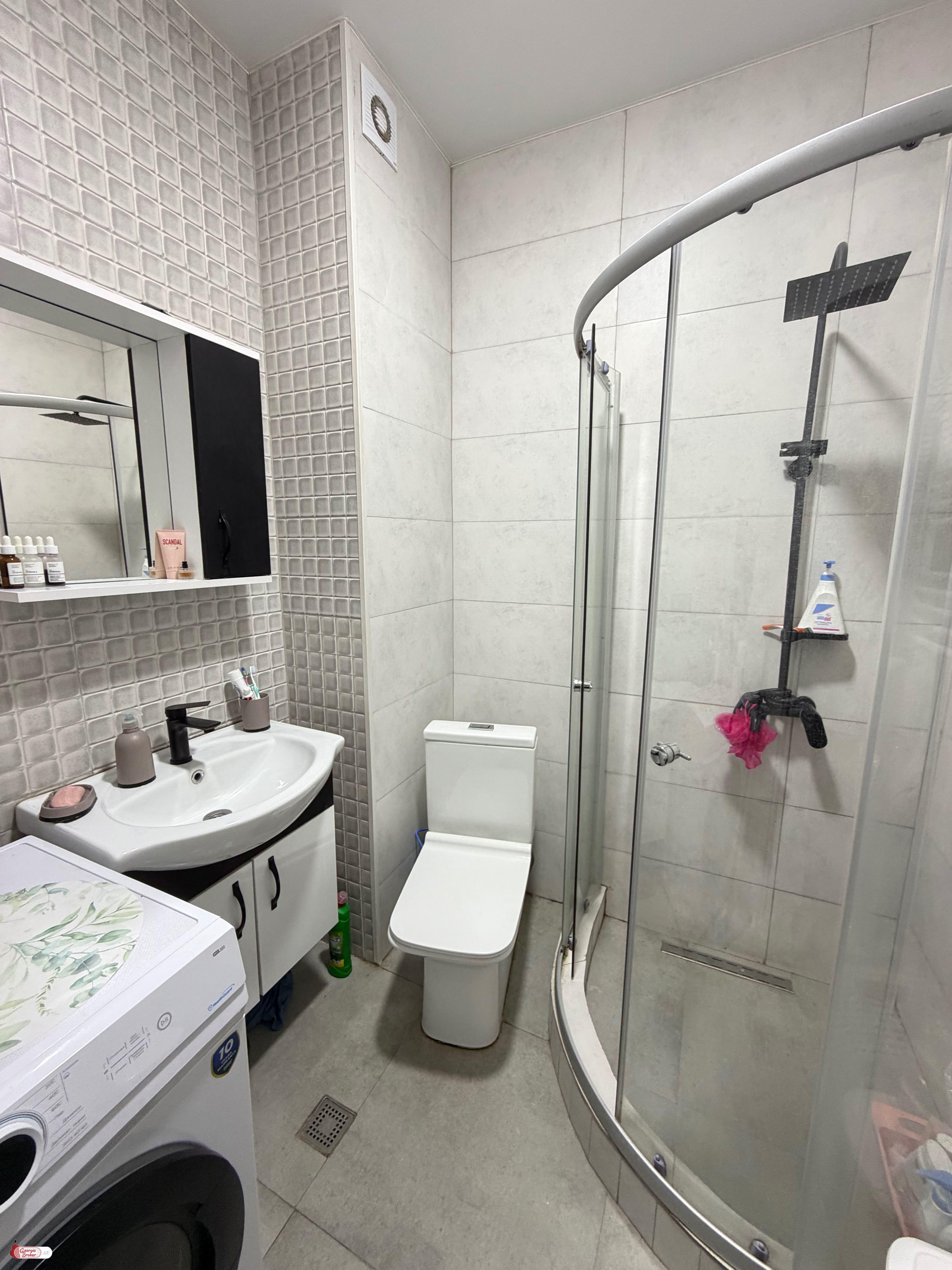 продается квартира с новым ремонтом 3-комнаты