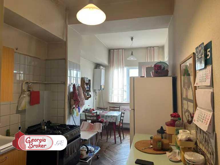 продается квартира с новым ремонтом 5-комнат