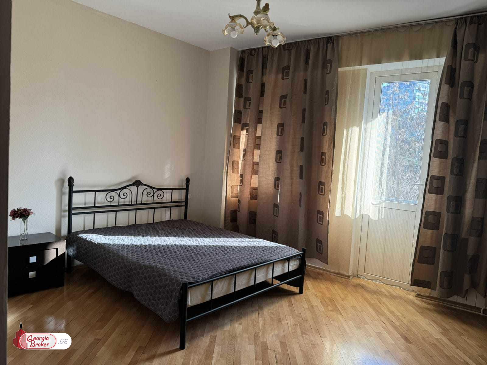 продается квартира с новым ремонтом 3-комнаты