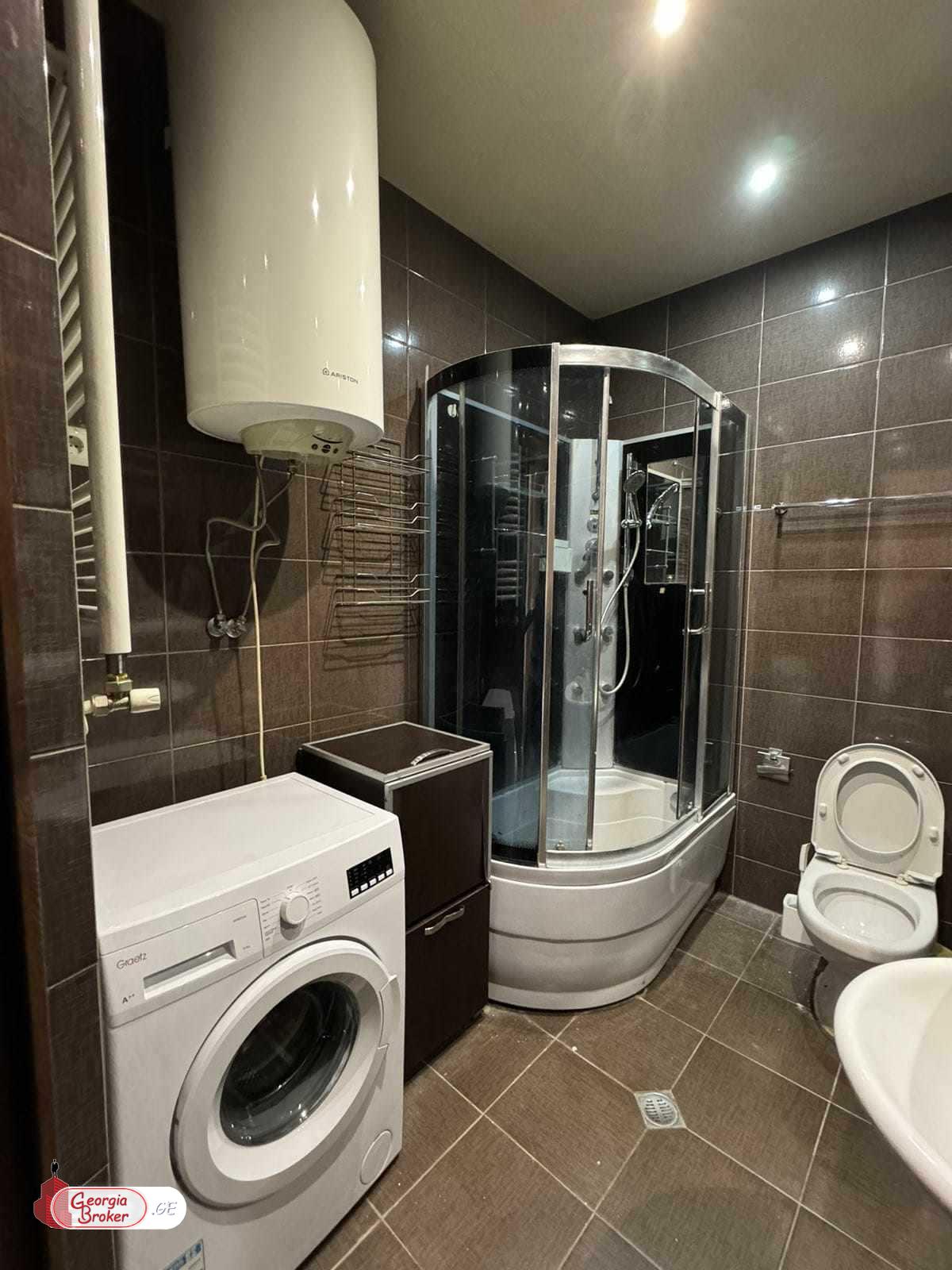 продается квартира с новым ремонтом 3-комнаты