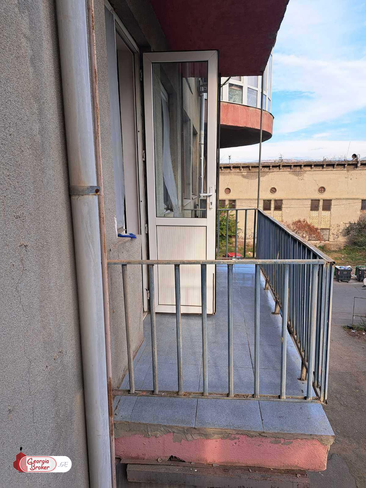 продается квартира с новым ремонтом 3-комнаты