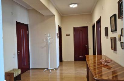 продается квартира с новым ремонтом 5-комнат