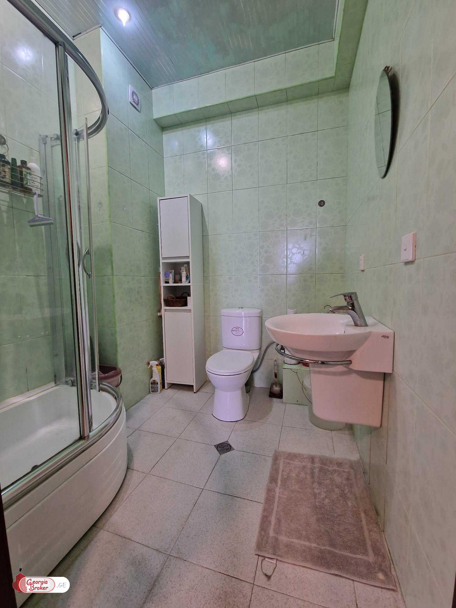 იყიდება ახალი გარემონტებული 5 ოთახიანი ბინა