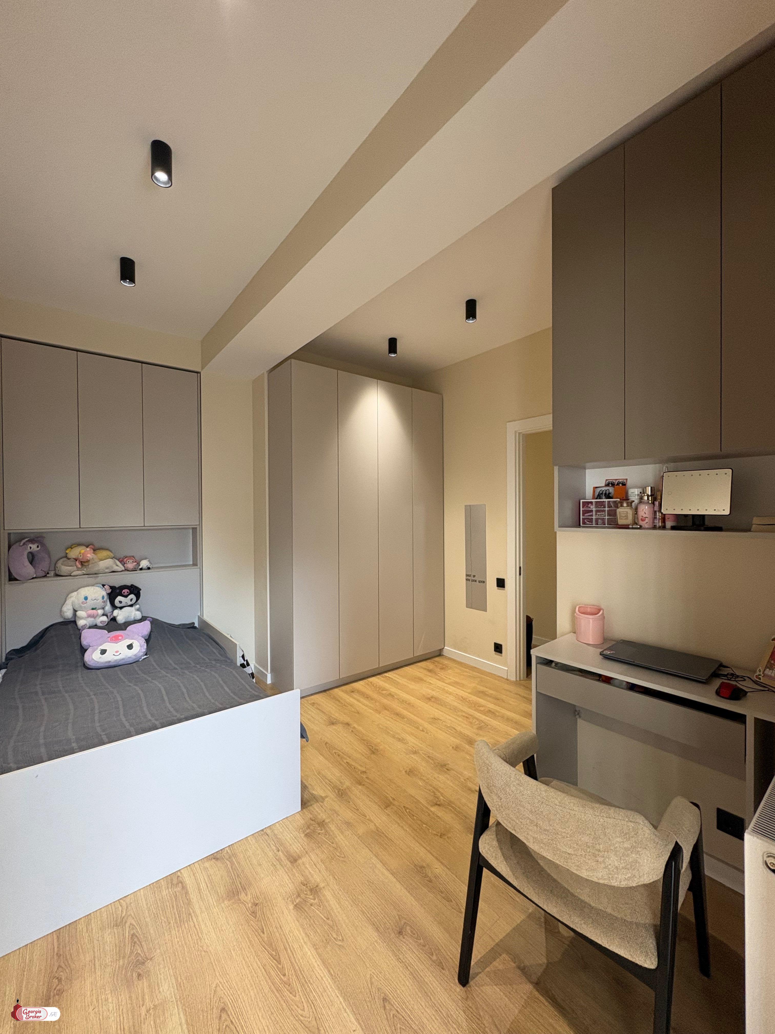 იყიდება ახალი გარემონტებული 4 ოთახიანი ბინა