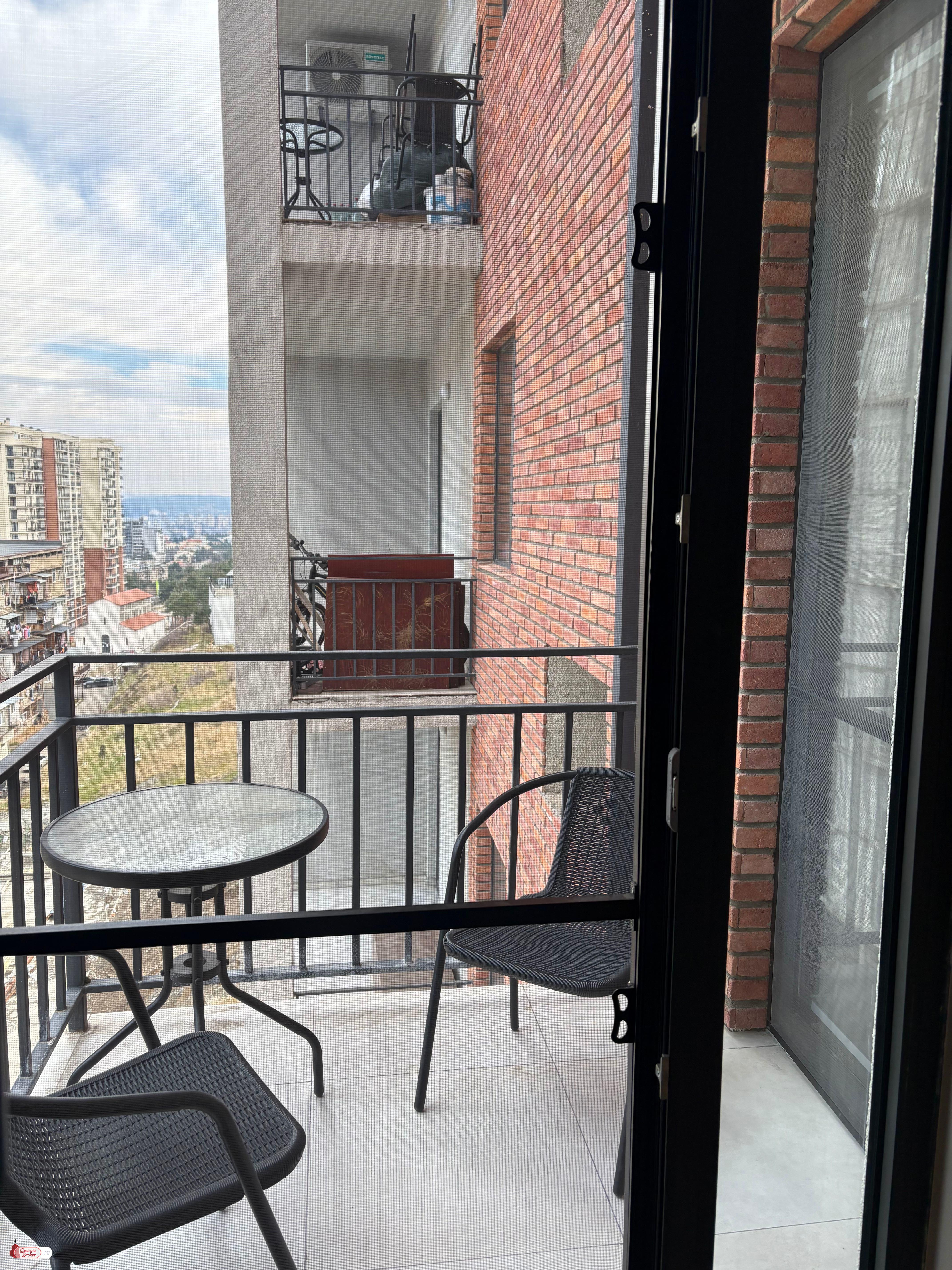 იყიდება ახალი გარემონტებული 4 ოთახიანი ბინა