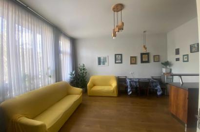 продается квартира с новым ремонтом 3-комнаты