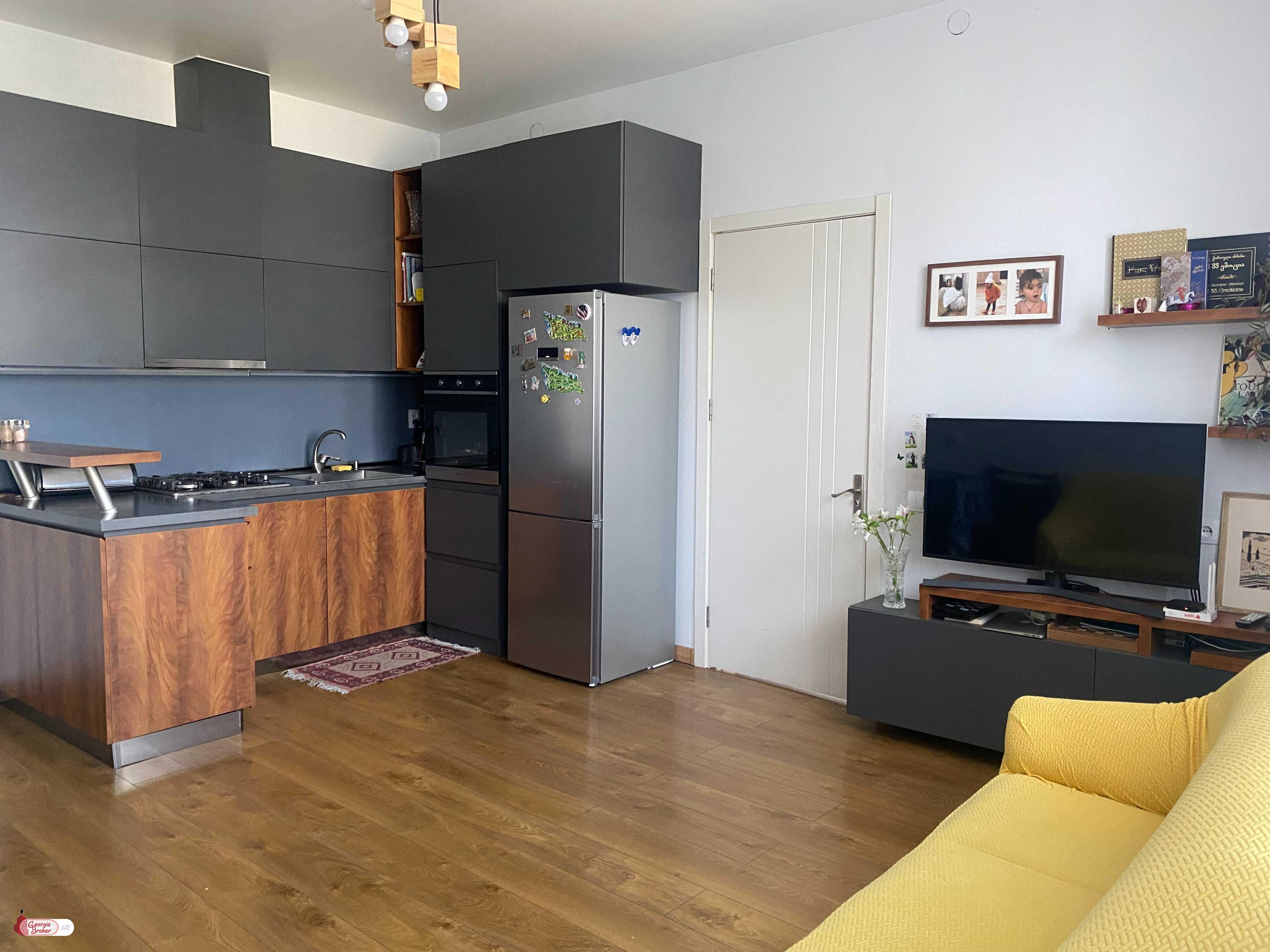 продается квартира с новым ремонтом 3-комнаты