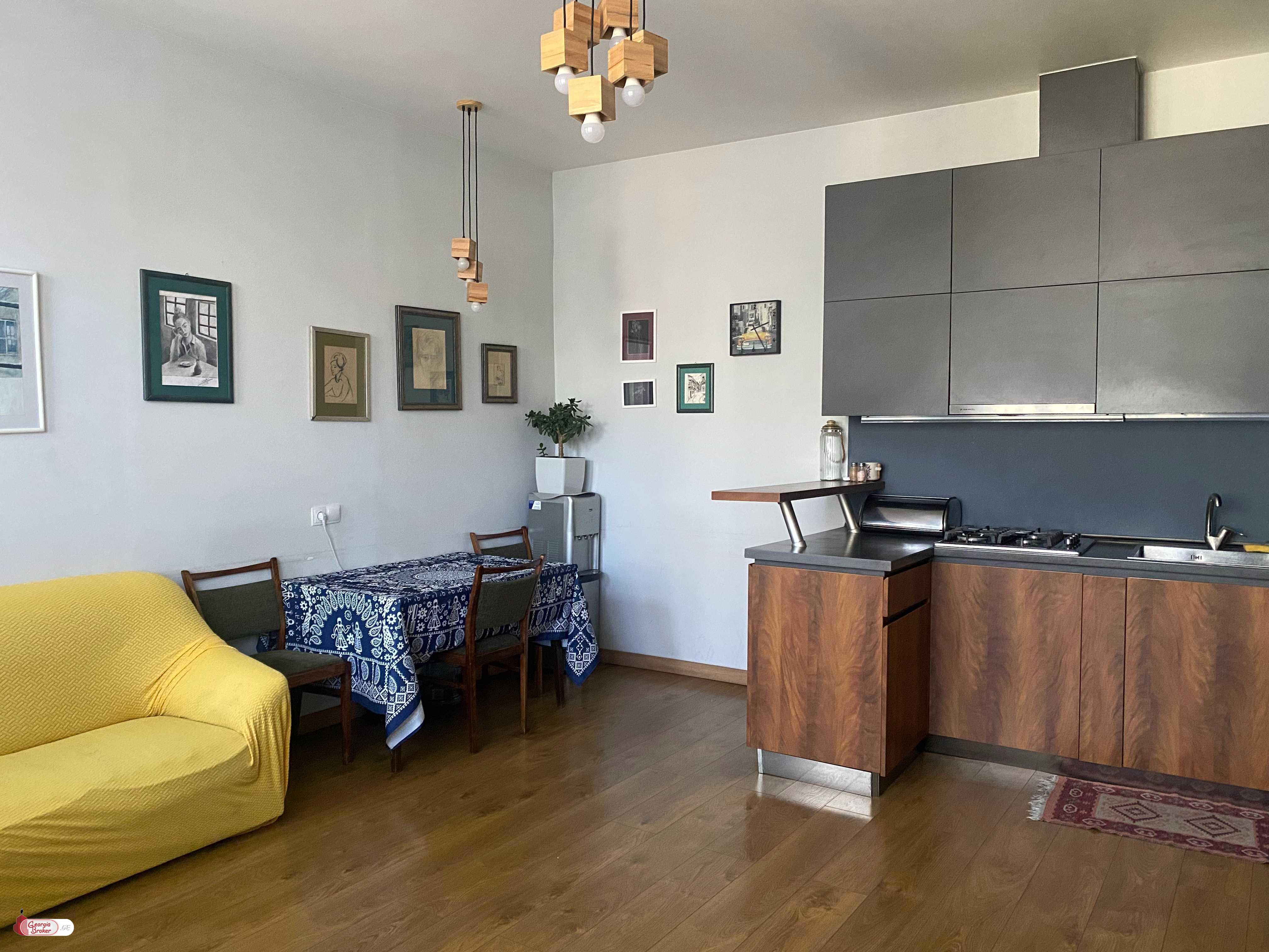 продается квартира с новым ремонтом 3-комнаты