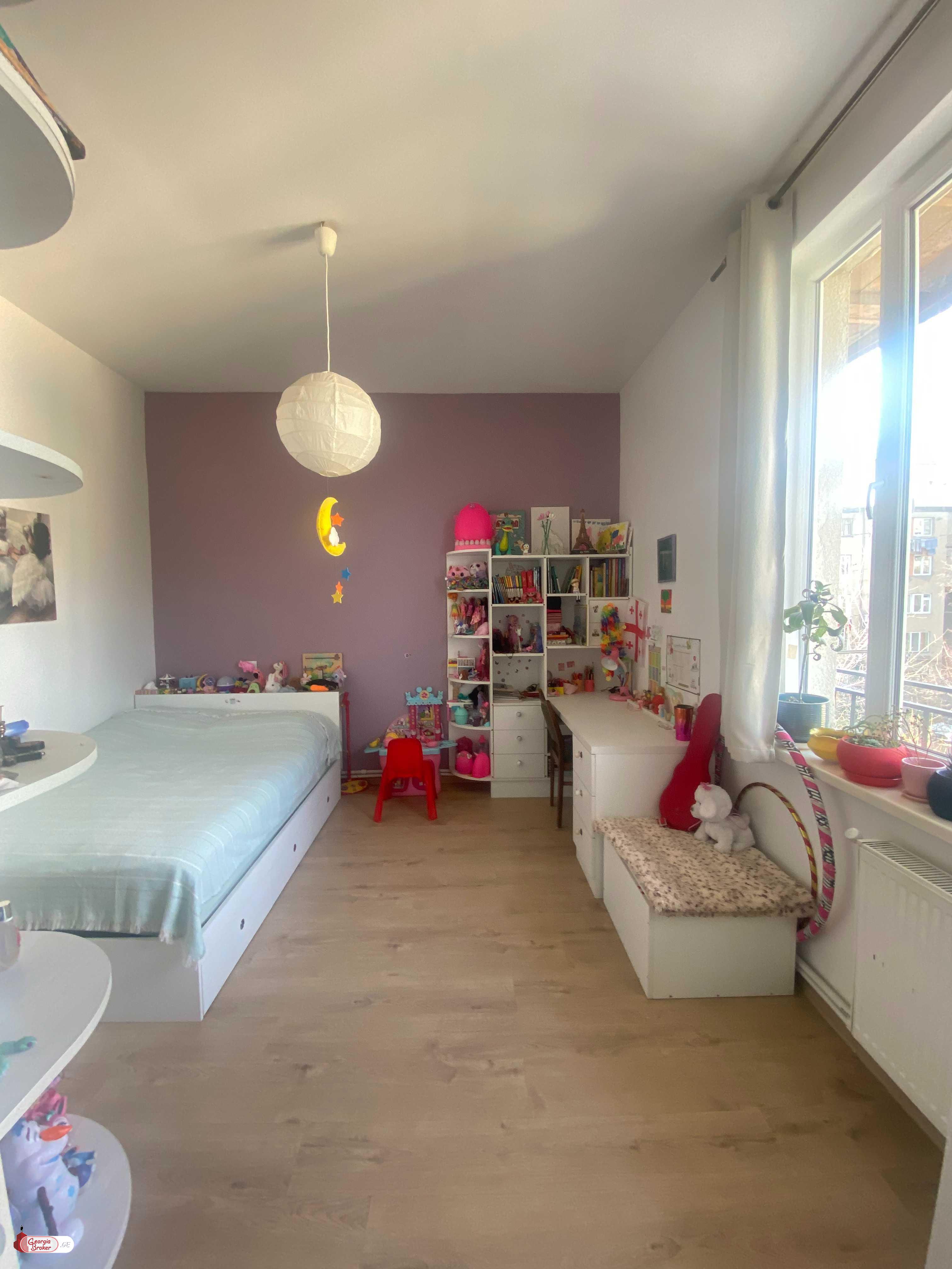 продается квартира с новым ремонтом 3-комнаты