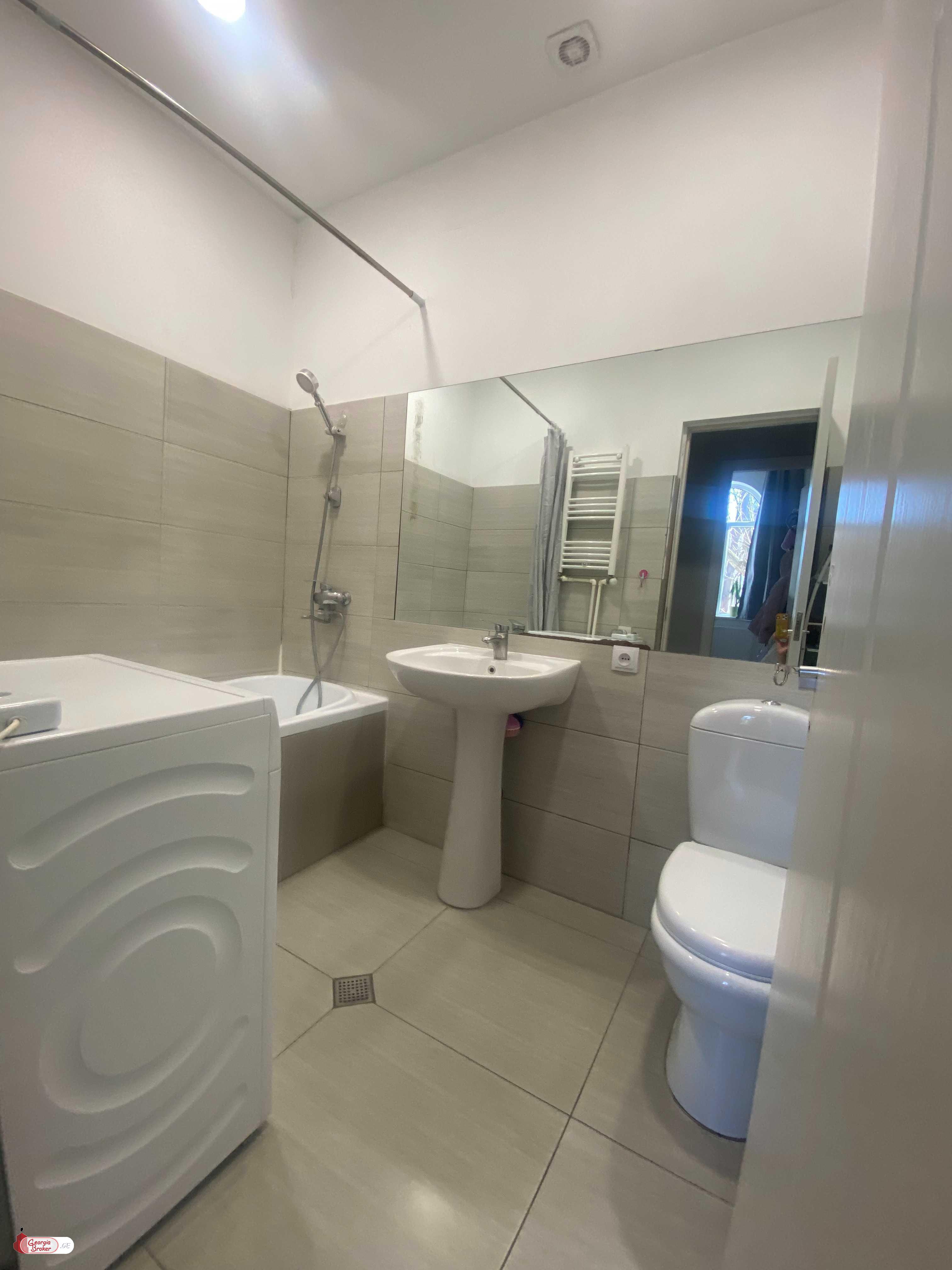 продается квартира с новым ремонтом 3-комнаты