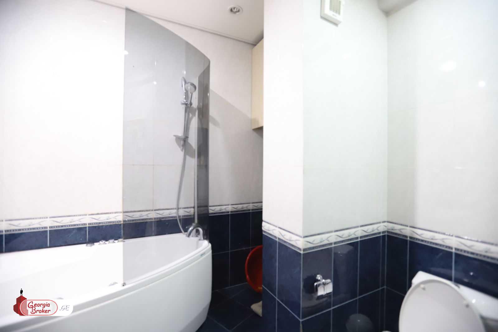 продается квартира с новым ремонтом 3-комнаты