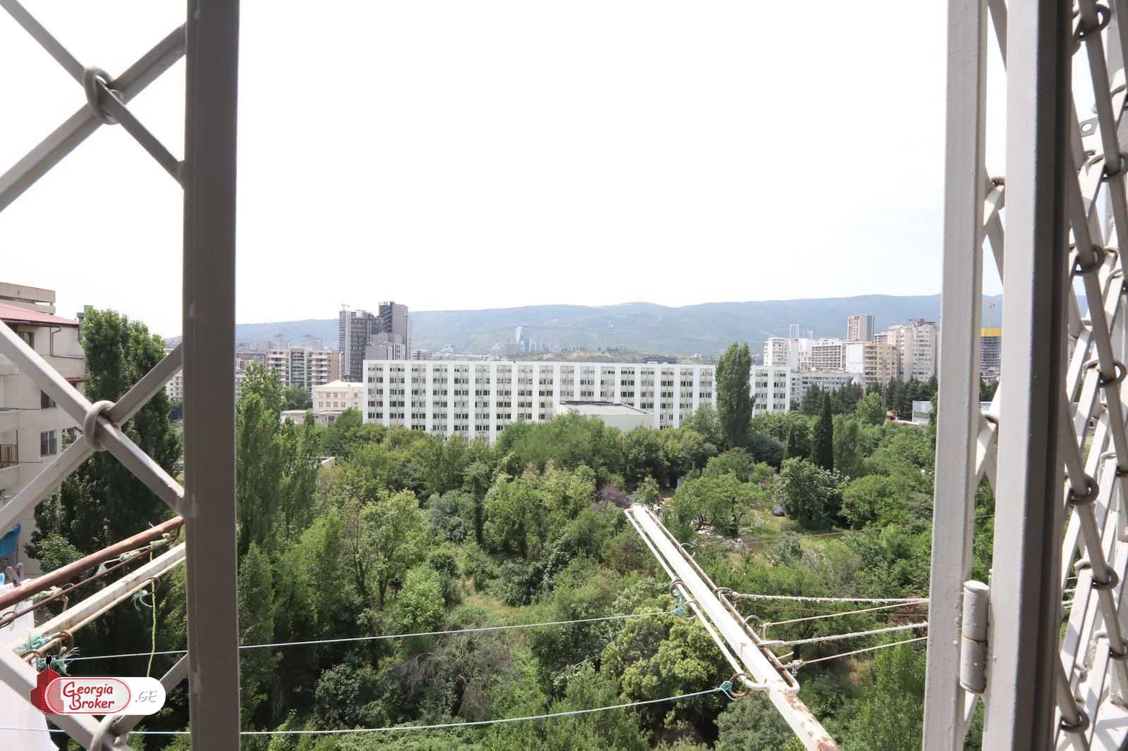 продается квартира с новым ремонтом 3-комнаты