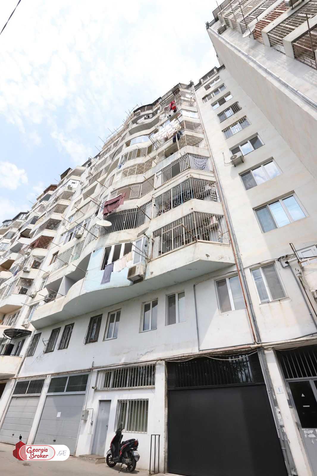 продается квартира с новым ремонтом 3-комнаты