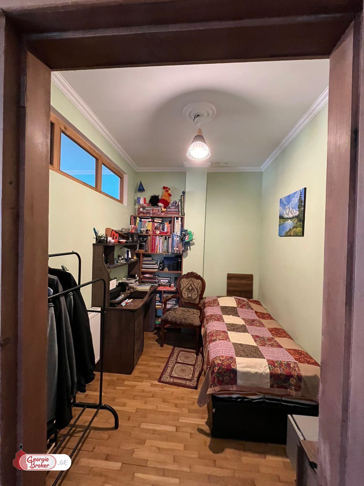 იყიდება ახალი გარემონტებული 6 ოთახიანი ბინა