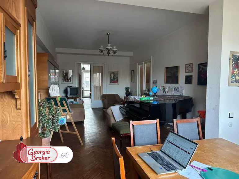 продается квартира с новым ремонтом 5-комнат