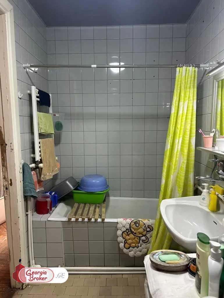 продается квартира с новым ремонтом 5-комнат