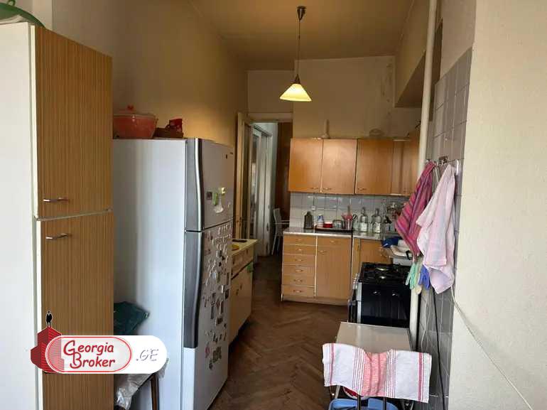 продается квартира с новым ремонтом 5-комнат