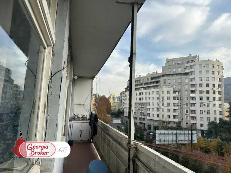 продается квартира с новым ремонтом 5-комнат