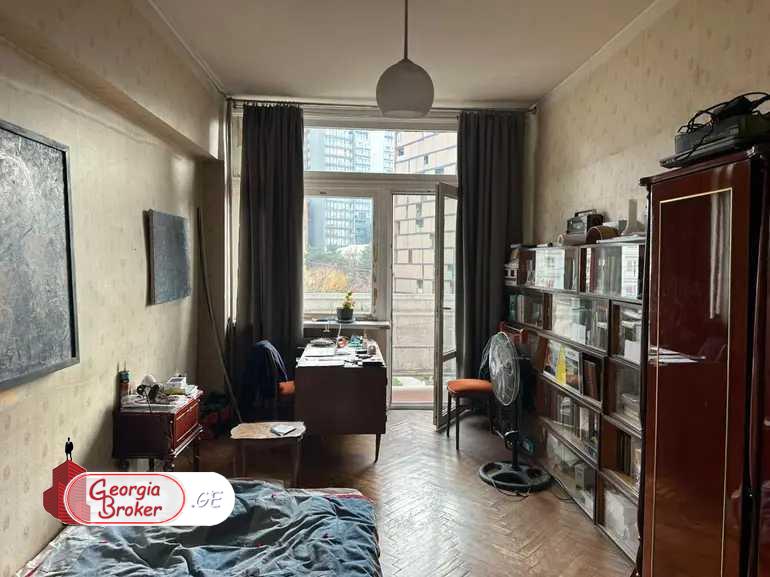 продается квартира с новым ремонтом 5-комнат