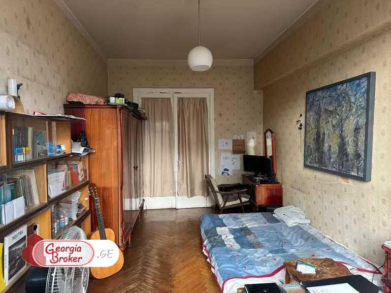 продается квартира с новым ремонтом 5-комнат