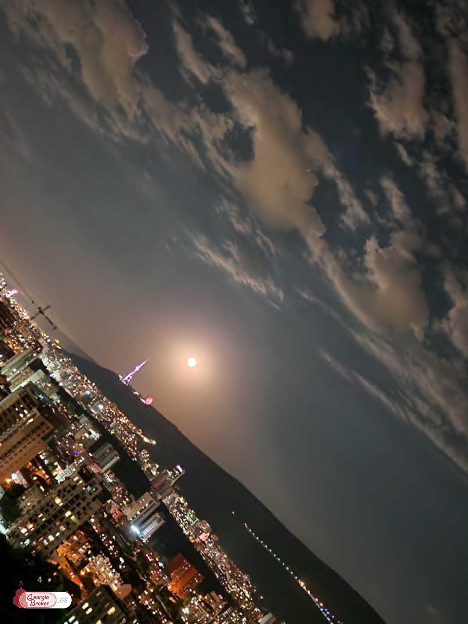 продается квартира с новым ремонтом 5-комнат