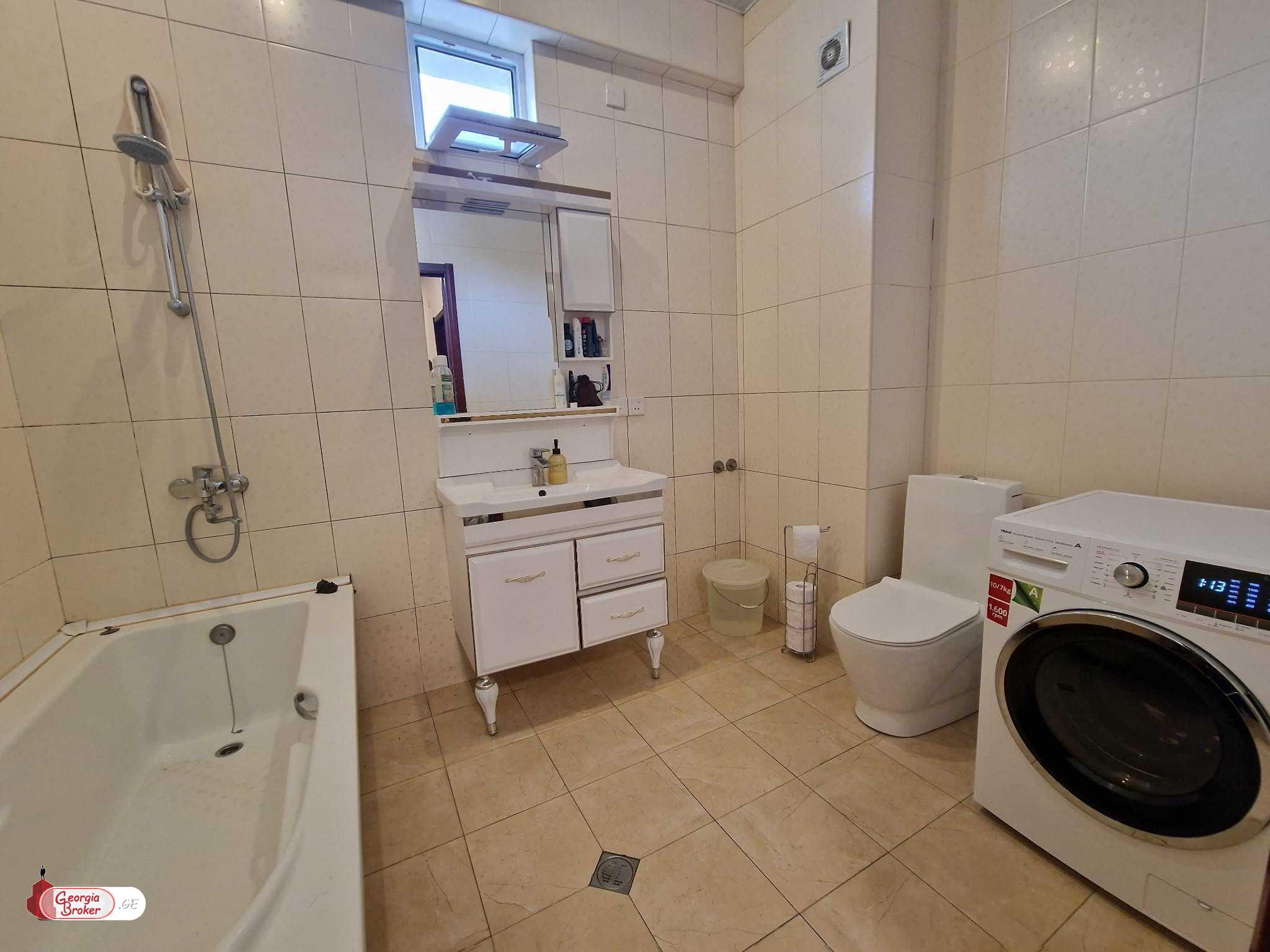 продается квартира с новым ремонтом 5-комнат