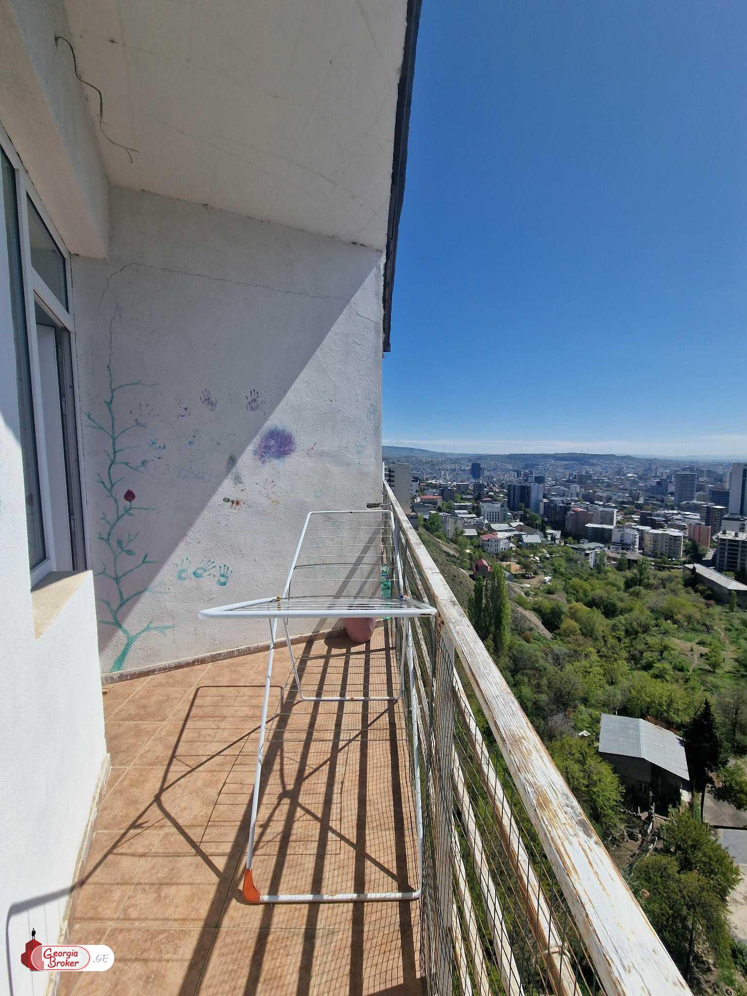 продается квартира с новым ремонтом 5-комнат