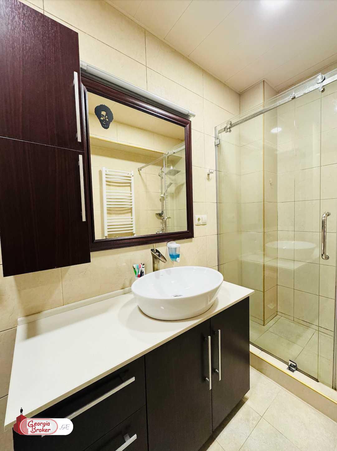 продается квартира с новым ремонтом 4-комнаты