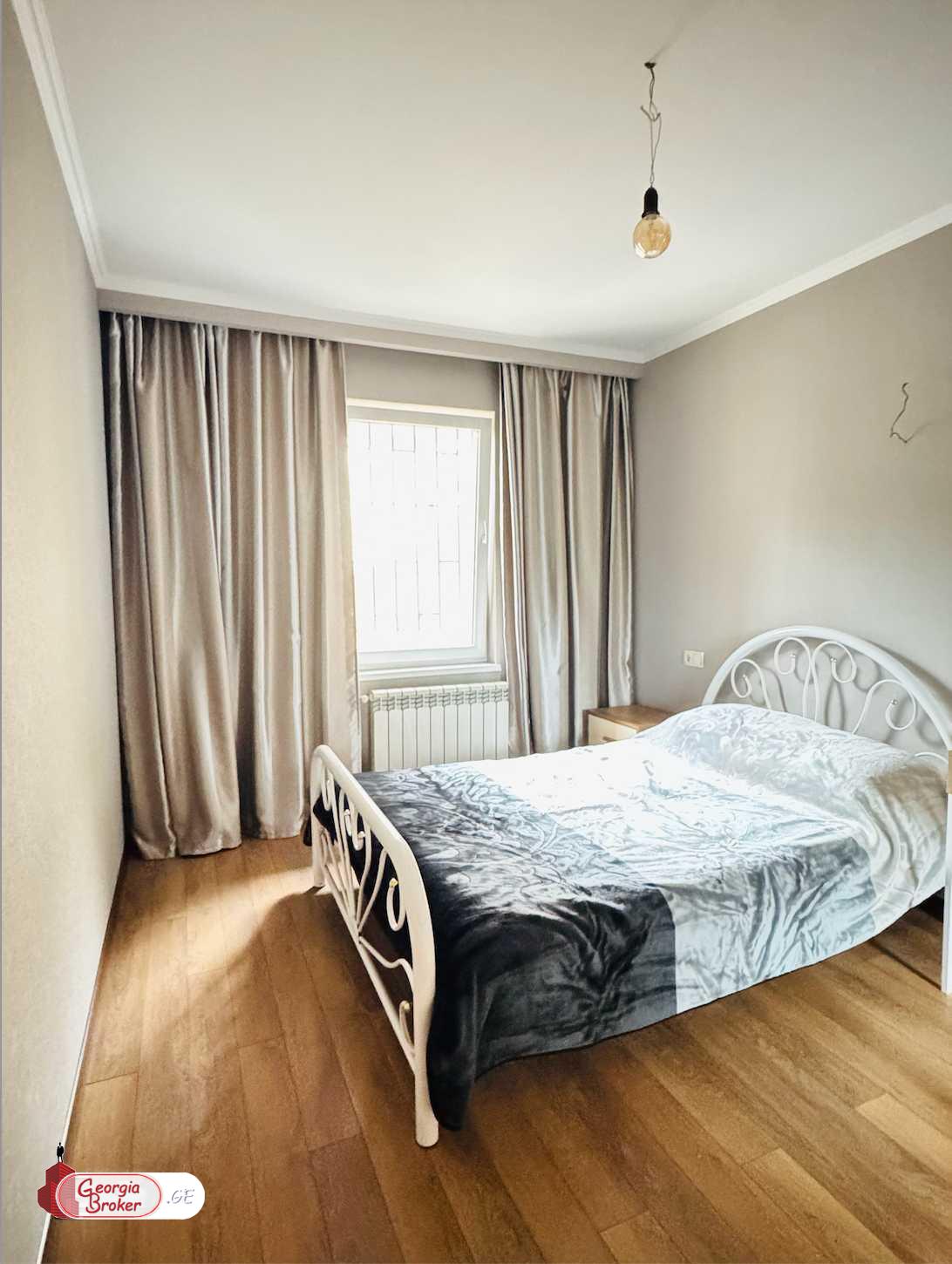 продается квартира с новым ремонтом 4-комнаты