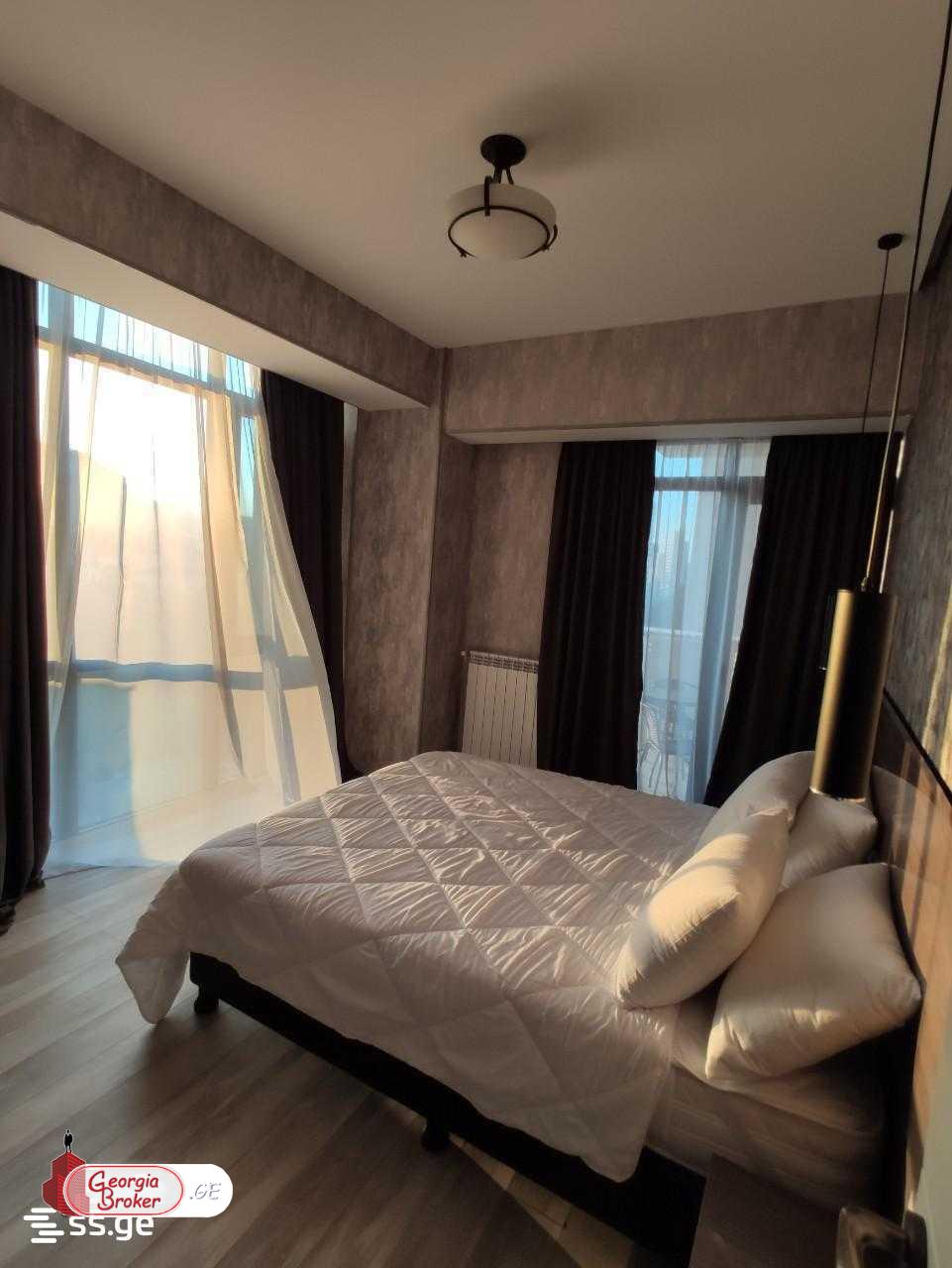 продается квартира с новым ремонтом 4-комнаты