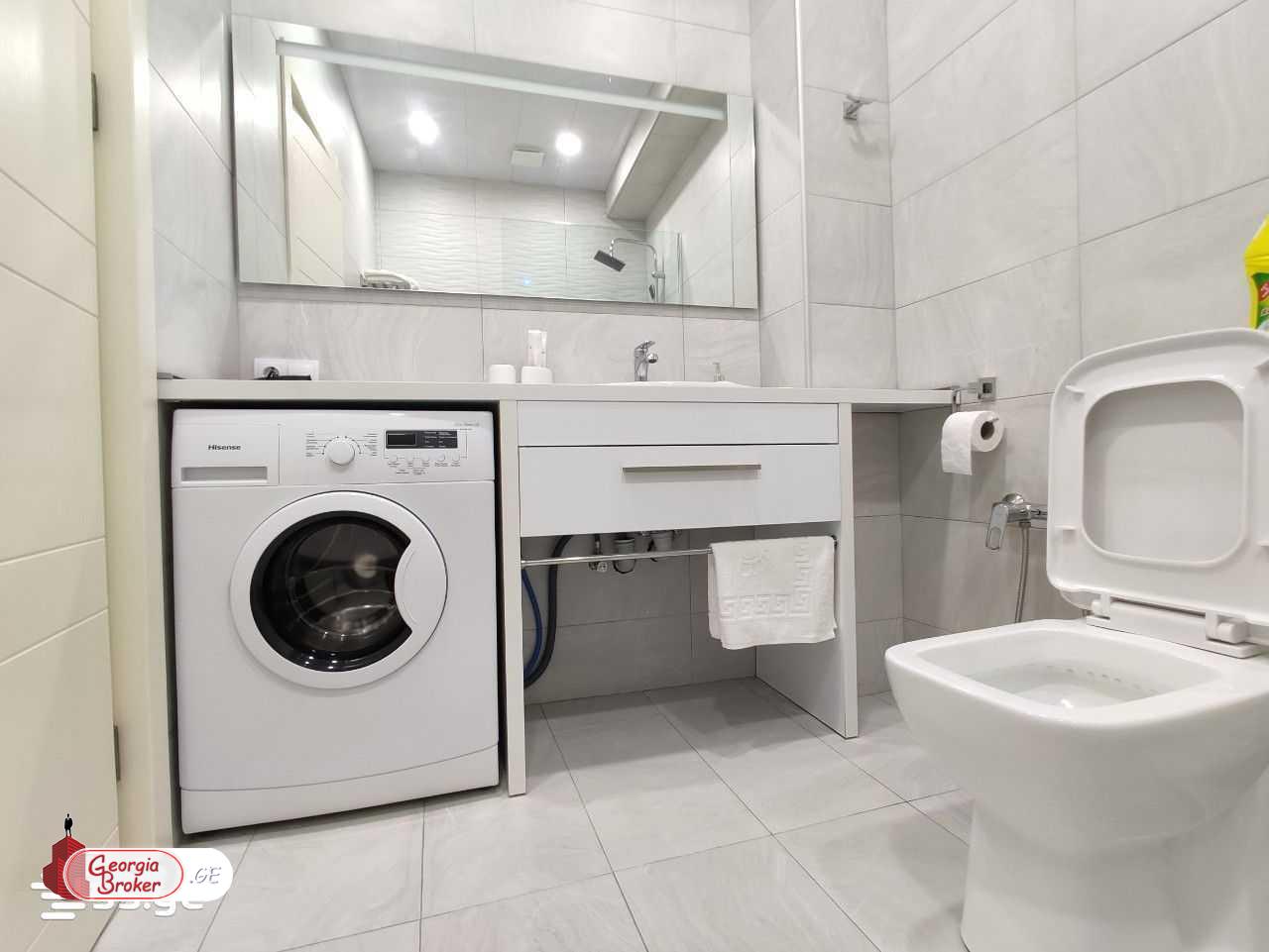 продается квартира с новым ремонтом 4-комнаты