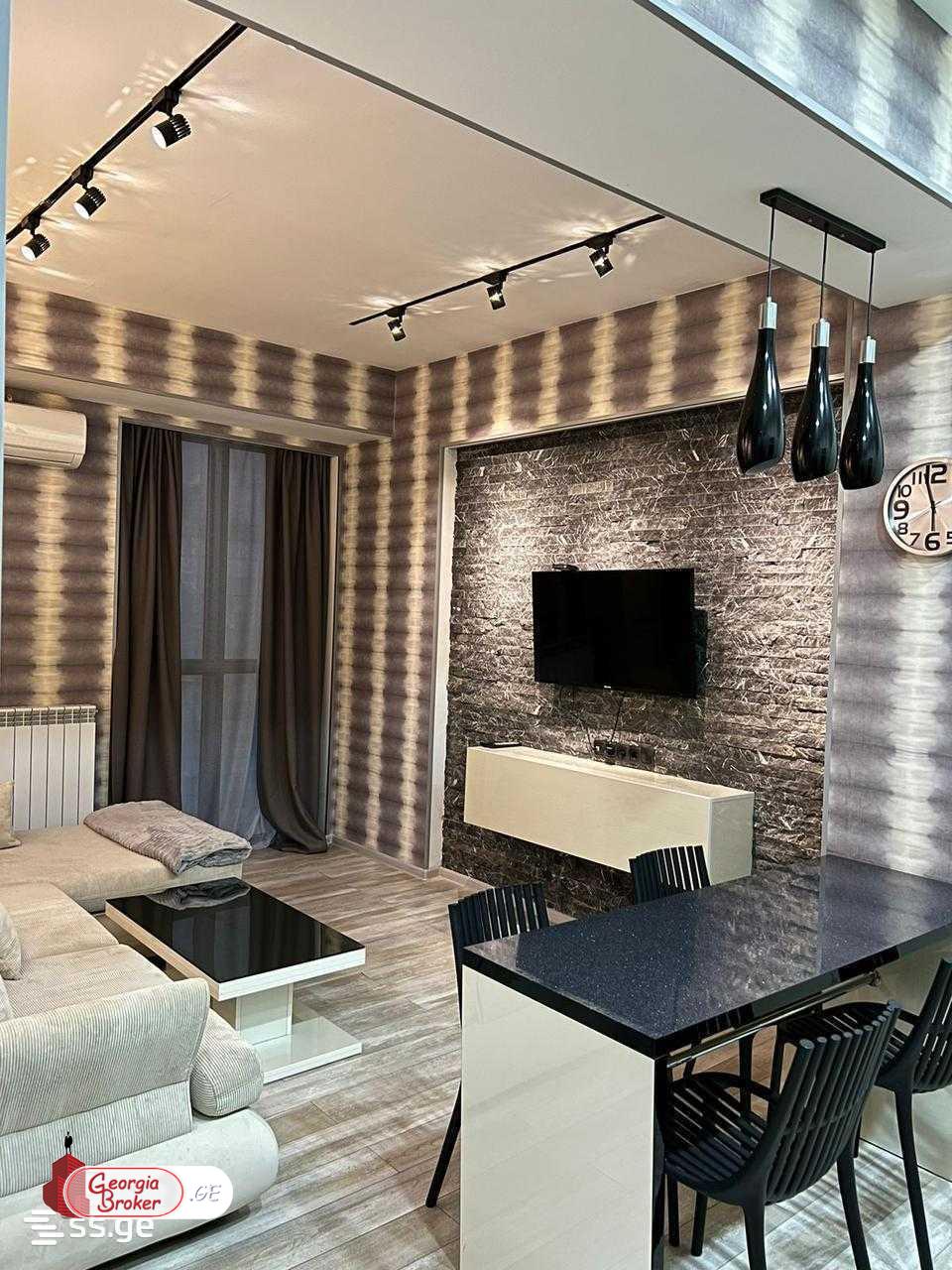 продается квартира с новым ремонтом 4-комнаты