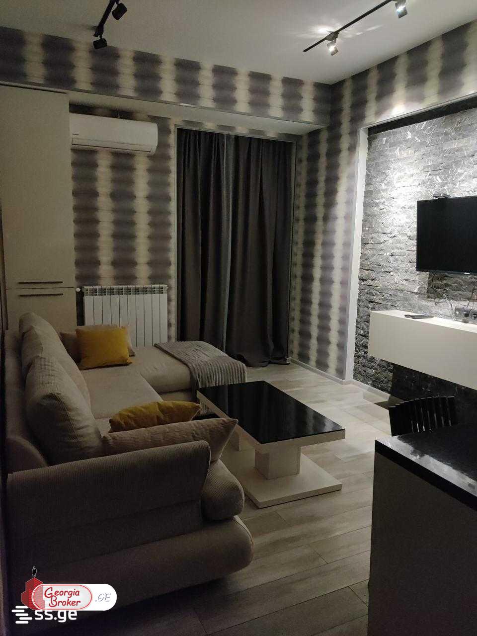 продается квартира с новым ремонтом 4-комнаты