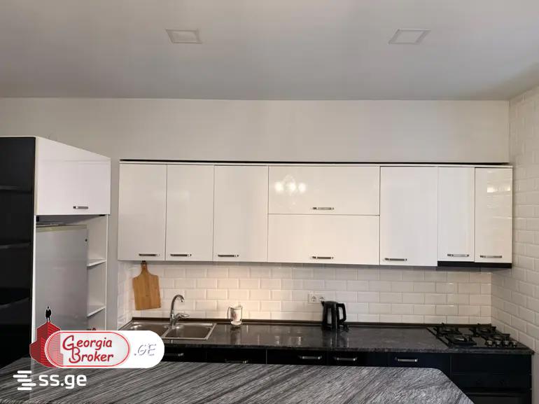 продается квартира с новым ремонтом 3-комнаты