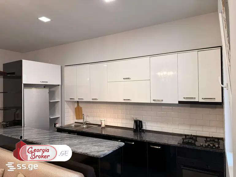 продается квартира с новым ремонтом 3-комнаты