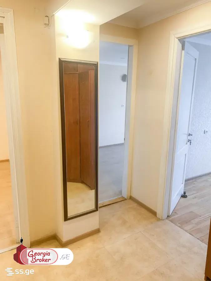 იყიდება ახალი გარემონტებული 4 ოთახიანი ბინა