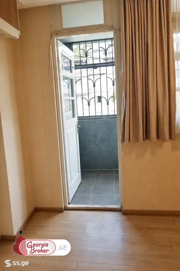 იყიდება ახალი გარემონტებული 4 ოთახიანი ბინა