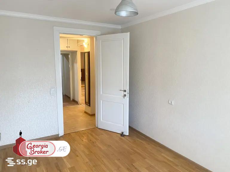 იყიდება ახალი გარემონტებული 4 ოთახიანი ბინა