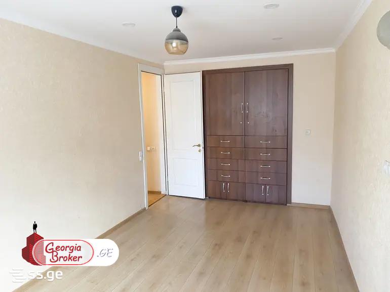 იყიდება ახალი გარემონტებული 4 ოთახიანი ბინა