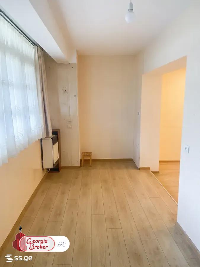 იყიდება ახალი გარემონტებული 4 ოთახიანი ბინა