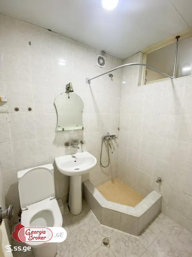 იყიდება ახალი გარემონტებული 4 ოთახიანი ბინა