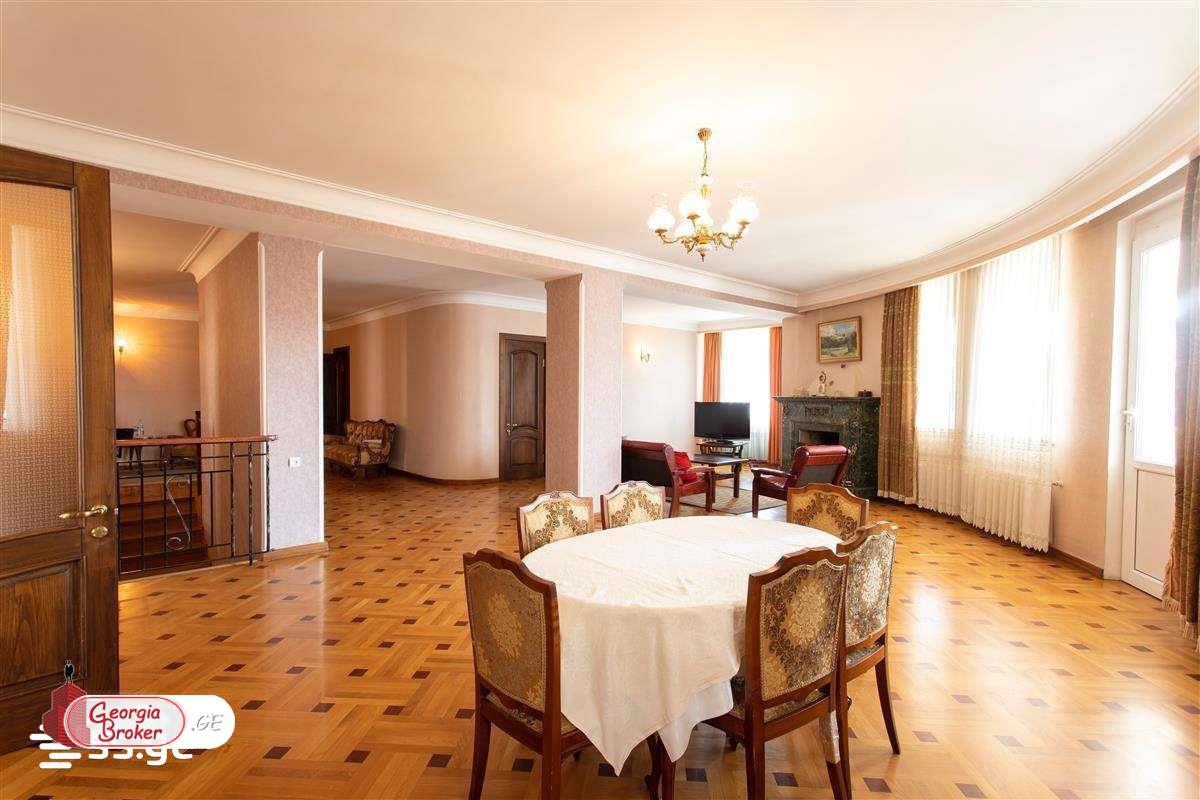 продается квартира с новым ремонтом 6-комнат