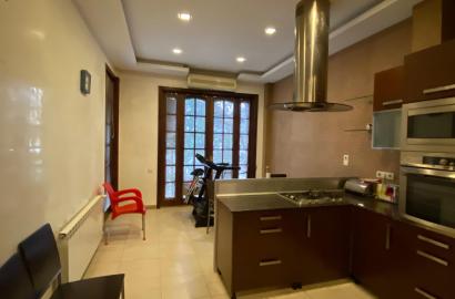 იყიდება ახალი გარემონტებული 5 ოთახიანი ბინა