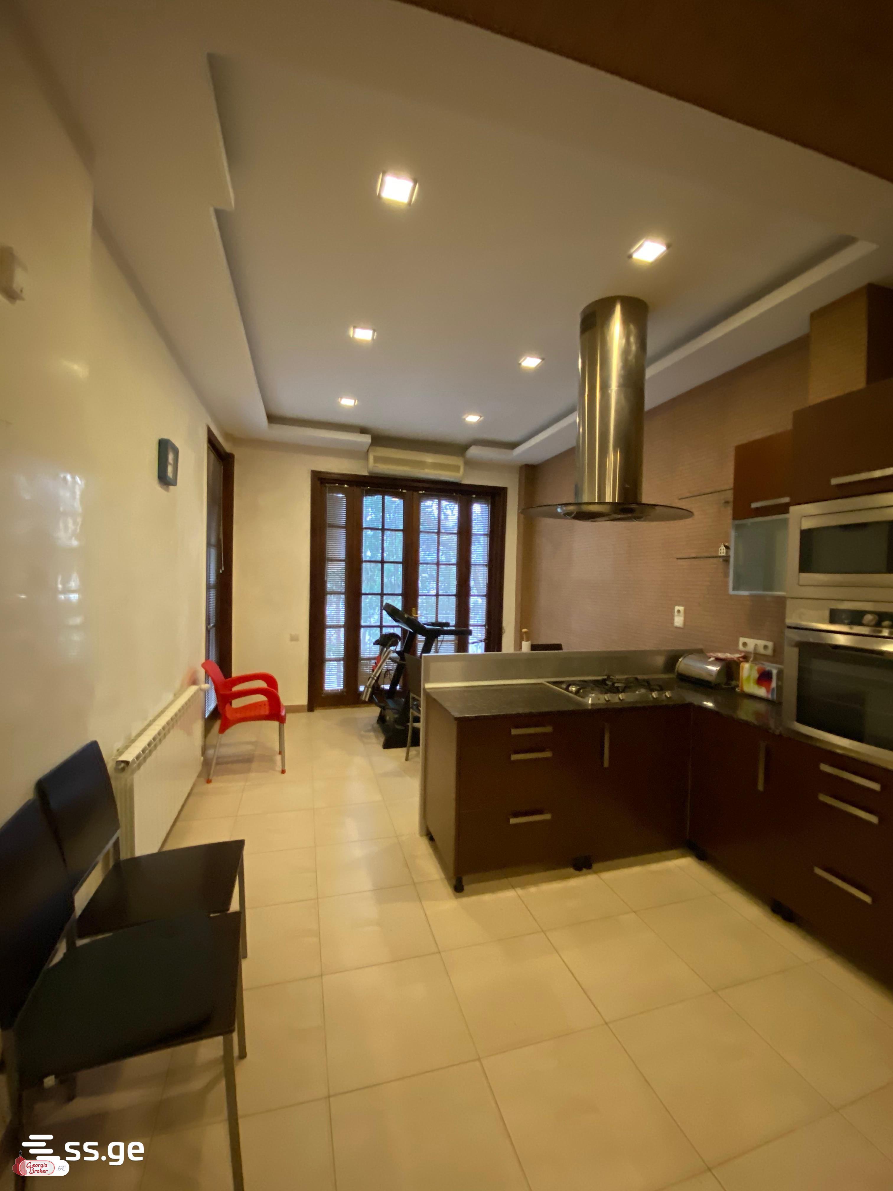 იყიდება ახალი გარემონტებული 5 ოთახიანი ბინა