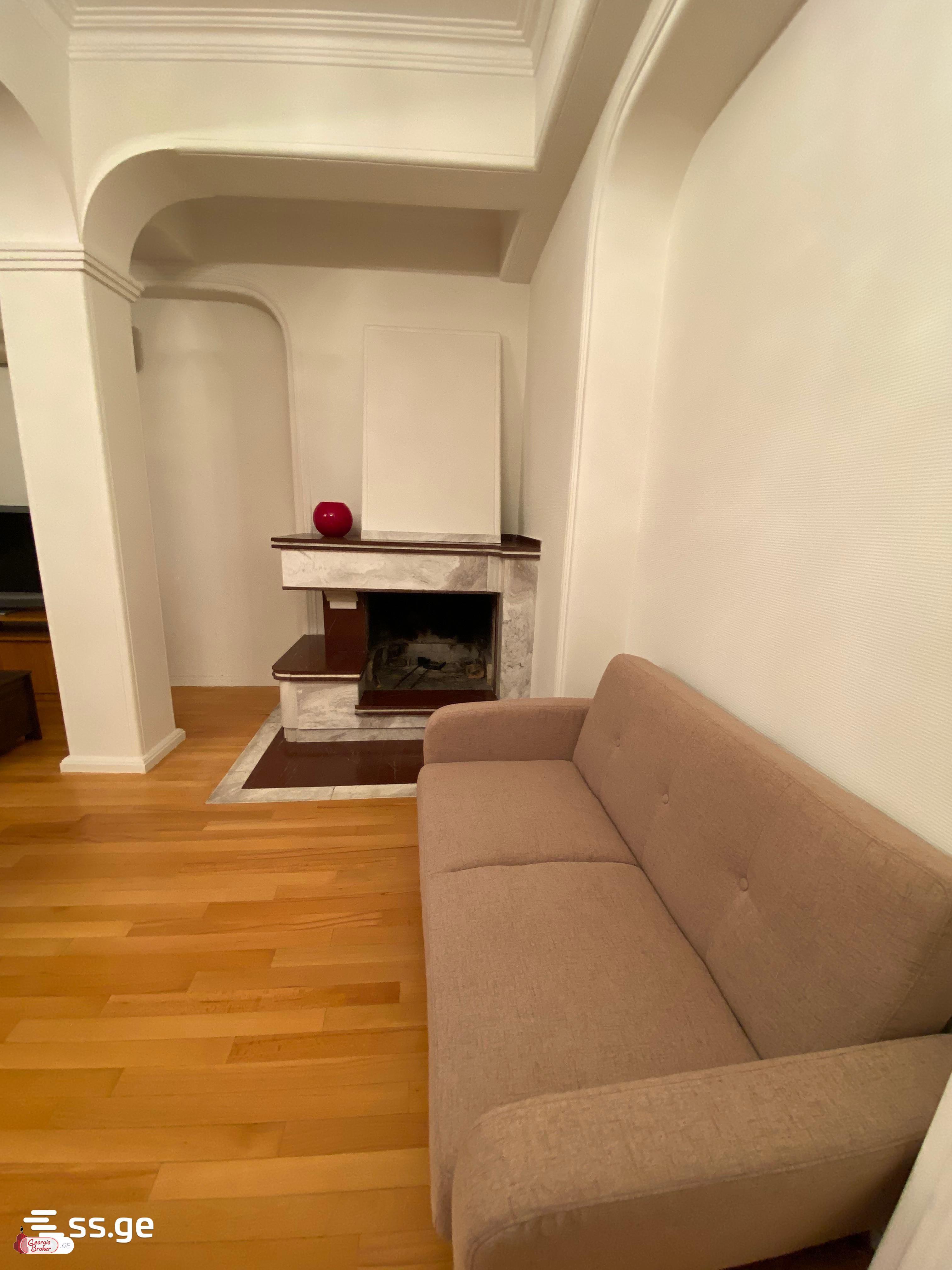 იყიდება ახალი გარემონტებული 5 ოთახიანი ბინა