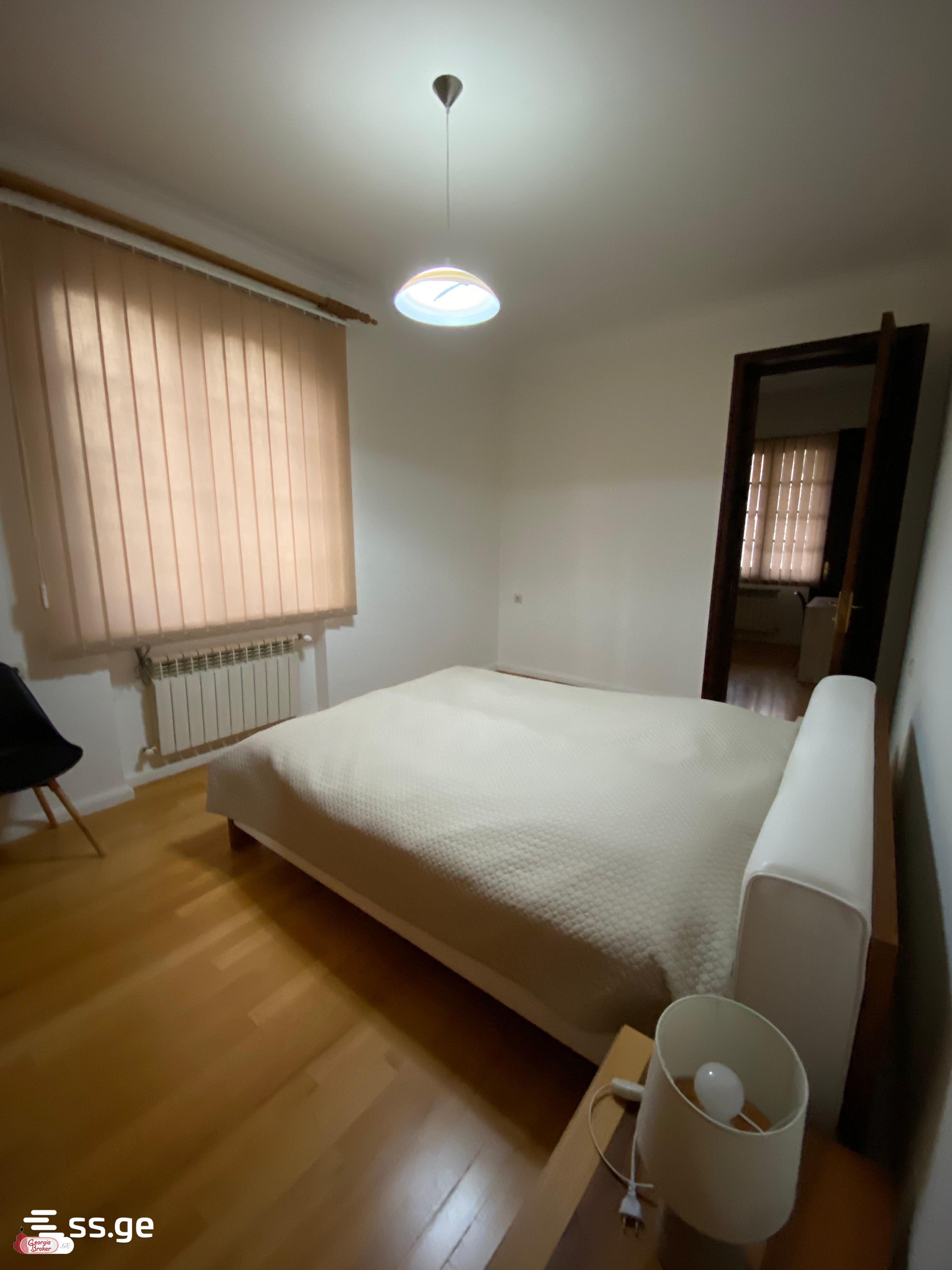 იყიდება ახალი გარემონტებული 5 ოთახიანი ბინა