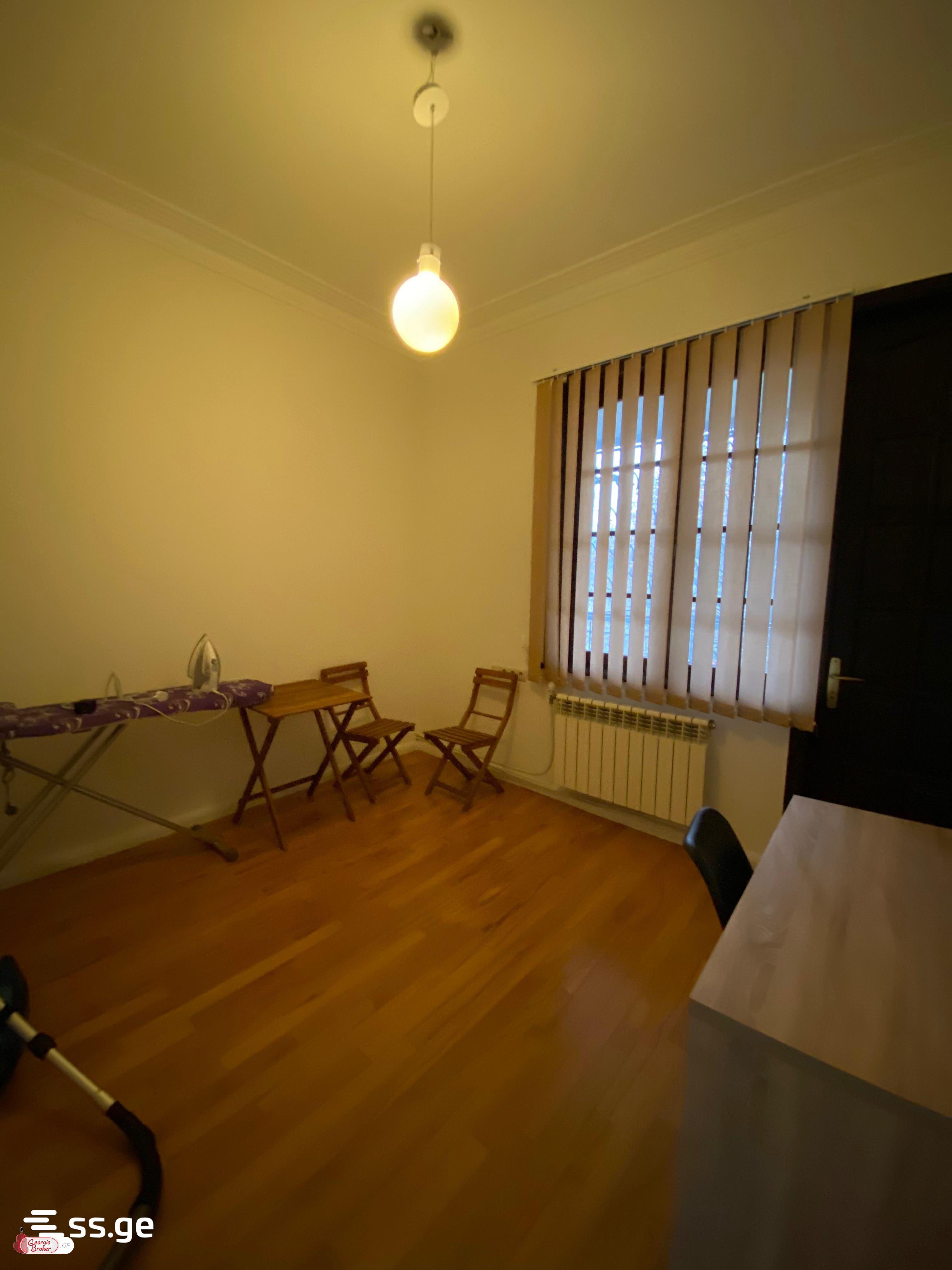 იყიდება ახალი გარემონტებული 5 ოთახიანი ბინა